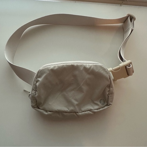 Lululemon belt bag - Picture 3 of 3